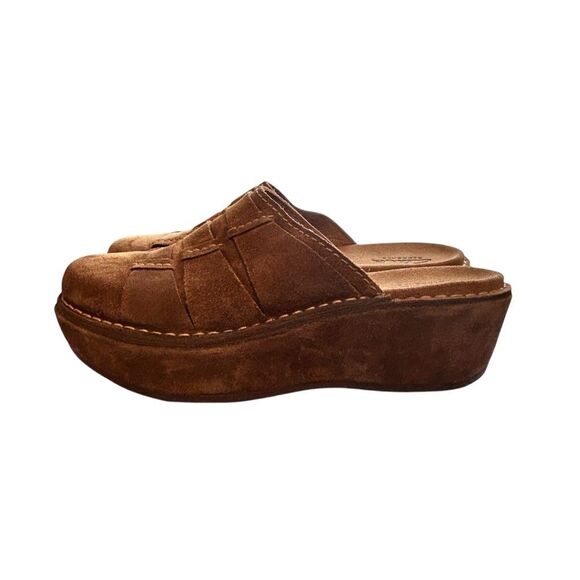 Clarks NWOB Suede Clog Size 7 - Picture 1 of 3